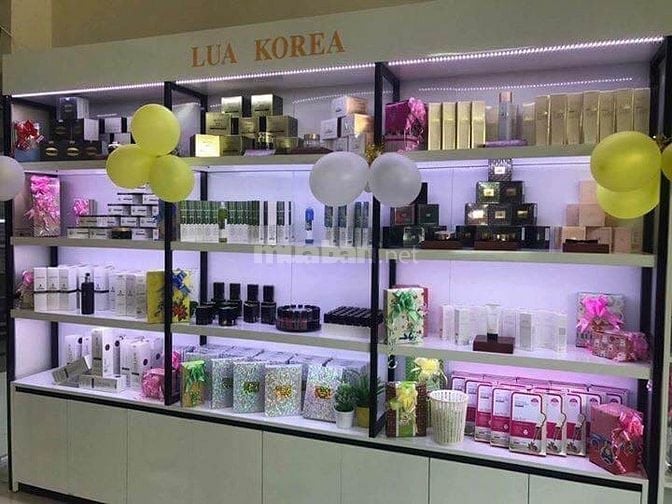 CẦN GẤP 3 BẠN PHỤ TẠI CỬA HÀNG 