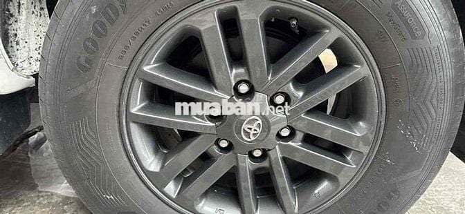 Toyota Fortuner 2016 2.4G 4x2 MT - 120000 km