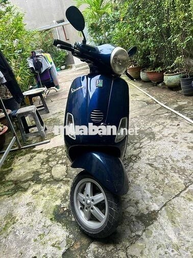 Piaggio Vespa LX 150 Xanh
