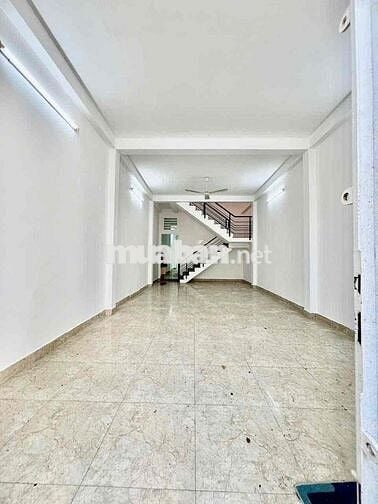 Nhà Rộng Rải DT 5x20 1Trệt 1Sân Thượng 1Pn 1Wc Hẻm Xe Tải 1/ Ngắn