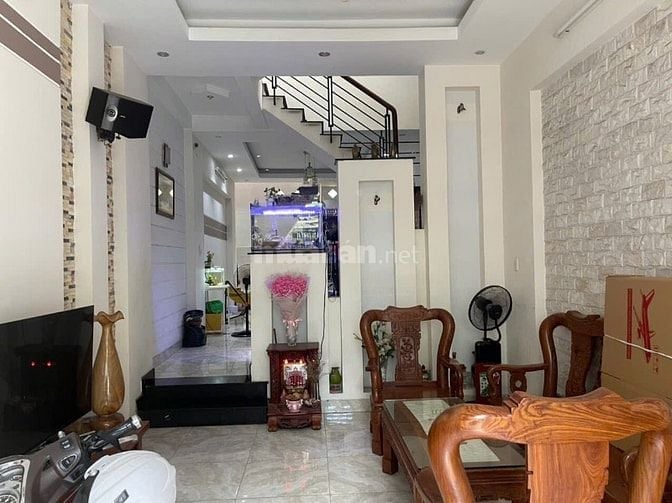 Bán nhà đường 7M Phạm Hùng P4Q8. 4x18m 2 lầu