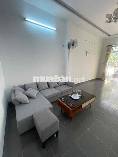 Nhà sạch sẽ gần chợ trường học đường Chính hữu