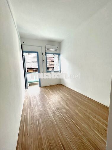 Cho NỮ thuê phòng ban công 25m2, Q3, nhà mặt tiền