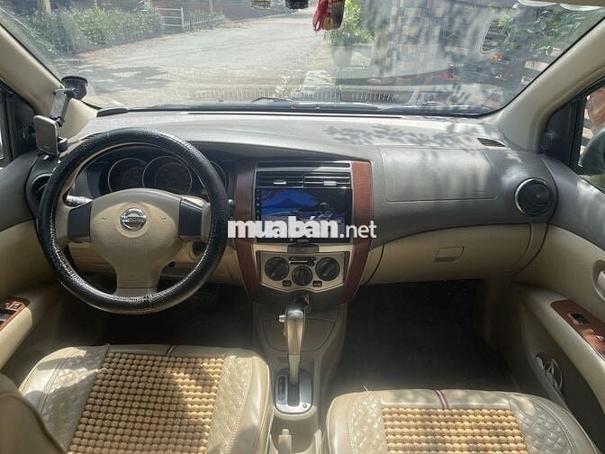 Xe gia đình đang đi