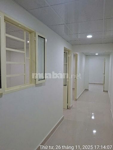 Nhà đẹp ở ngay, sát trường tiểu học Phước Bình- xe hơi đỗ cửa. kd được