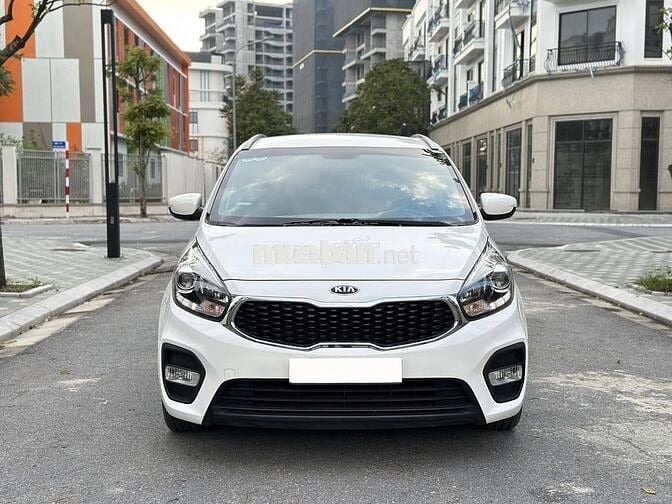 Kia Rondo 2020 máy xăng, số sàn màu trắng