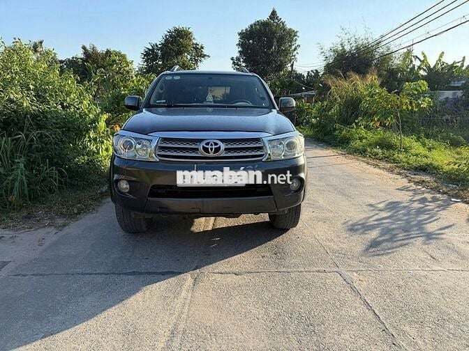 Toyota Fortuner 2010 2.G máy dầu số sàn
