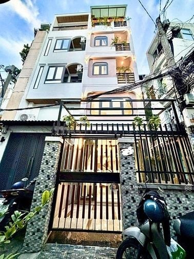 Chủ kẹt tiền bán cực gấp nhà Phan Xích Long giá lỗ nặng 