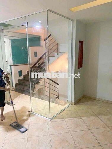 Nhà hẻm số 400 đường Cmt8, 5x12m, 1 trệt 1 lửng 2 lầu 1 sân thượng.