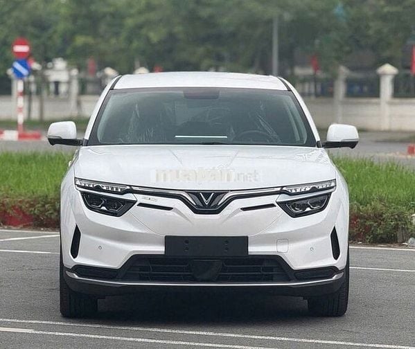 Vinfast VF8 Eco 2022 Trắng Cực Đẹp