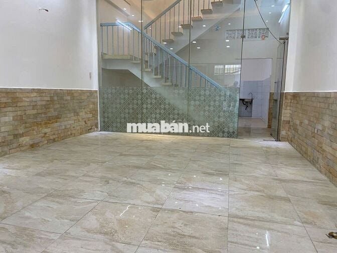 Chỉ 8.5 tỷ Đường Nguyễn Văn Cừ, Quận 1, 5x13m, 2 tầng, CN: 62m2