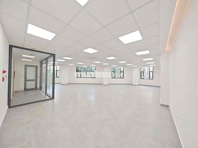 Cho thuê văn phòng tại Trần Duy Hưng 130m2 giá 28t mặt tiền 10m
