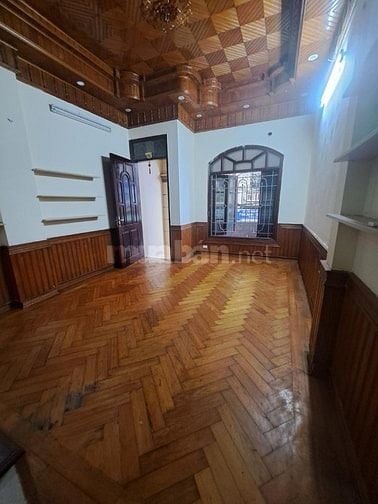 Cho thuê văn phòng ngõ 6 phố Trần Quốc Hoàn: tầng 2, dt 30m2