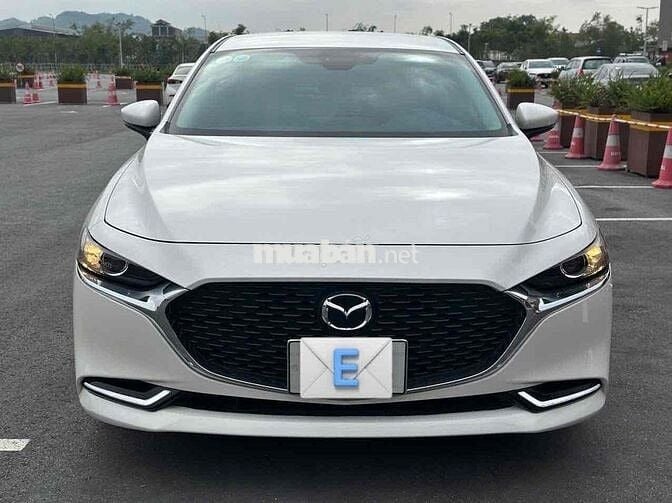 Mazda 3 2023 1.5L Luxury - 44k kilomet