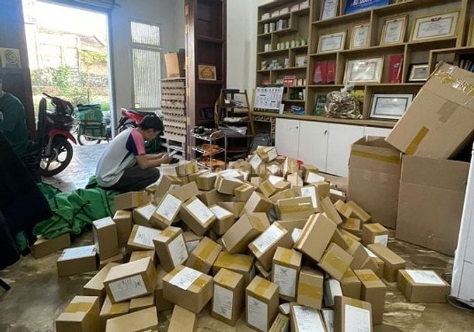 TUYỂN LDPT gói hàng , quà, hộp dịp lễ và cuối năm