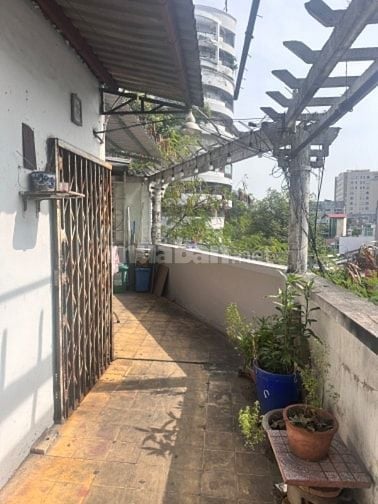 Chung cư thang bộ lầu 3 , mặt tiền đường trần phú 