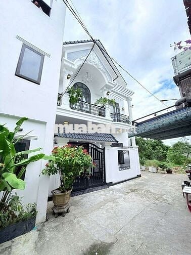 Bán nhà 2 tầng 2 mặt kiệt oto tận nhà Nguyễn Xí, 3pn, giá 4ty950tl