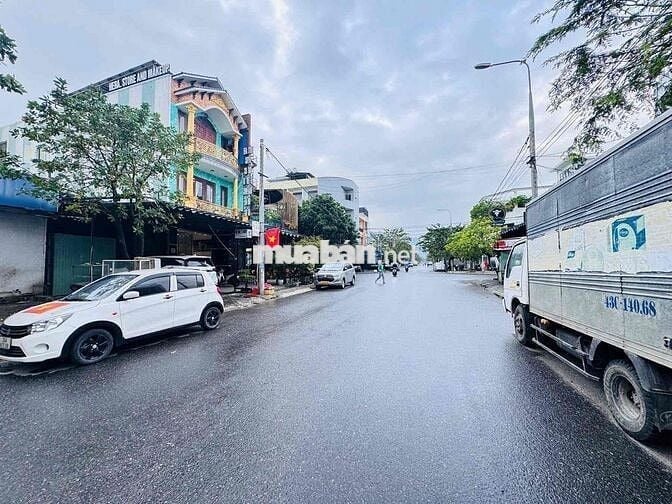 nhà 3 tầng đường 10m5 lề 4m vị trí kinh doanh đỉnh