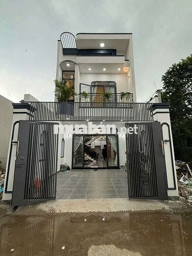 Nhà trệt 1 lầu, 1/Huỳnh Văn Lũy, DT: 5x20, 4PN, nội thất cao cấp