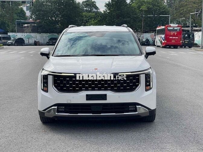 Kia Carnival Premium 7S model 2025 màu trắng