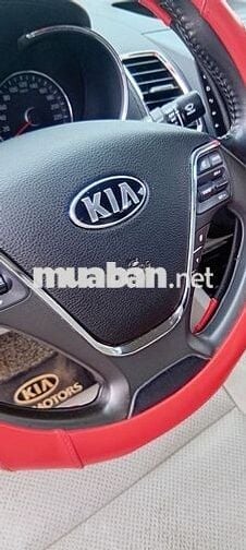 Ô tô KIA K3 màu trắng sản xuất 2016