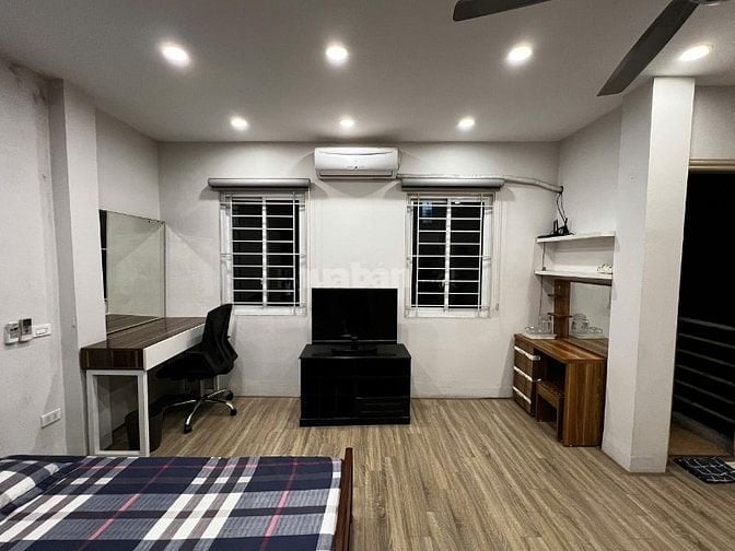 Chung cư mini cho thuê 32m2 có ban công Đông Nam thoáng mát, full đồ