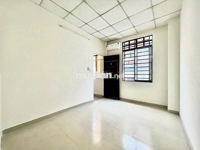 PHÒNG CỬA SỔ TRỜI THOÁNG NGAY ETOWN 2 GẦN SÂN BAY TSN AN NINH