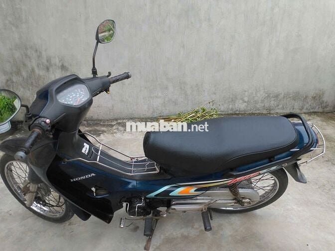 Xe Honda Alpha đời đầu, lốc đen. vẫn chạy tốt