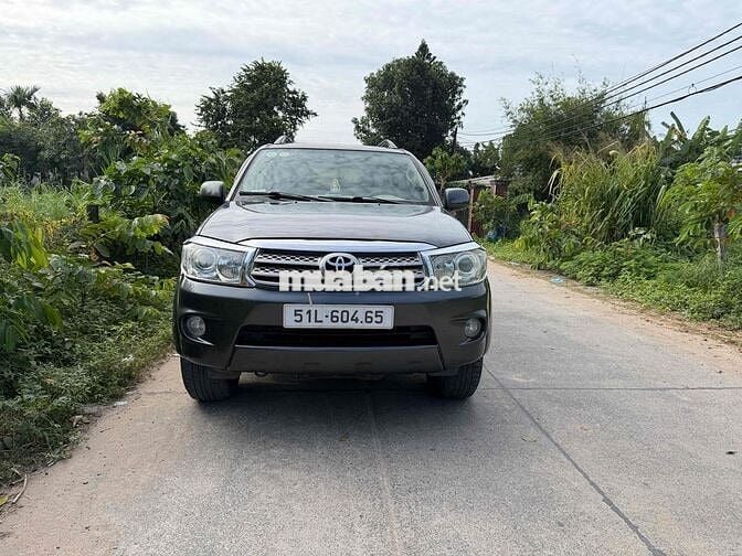 Toyota Fortuner 2010 2.5G - máy dầu số sàn