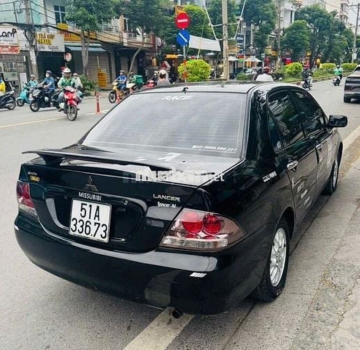 Mitsubishi Lancer Đen 5 chỗ