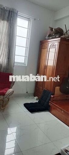 Căn lầu 1 gồm 2 phòng ngủ và 1 phòng bếp,giờ tự do, ngay chợ,đầy đủ nt