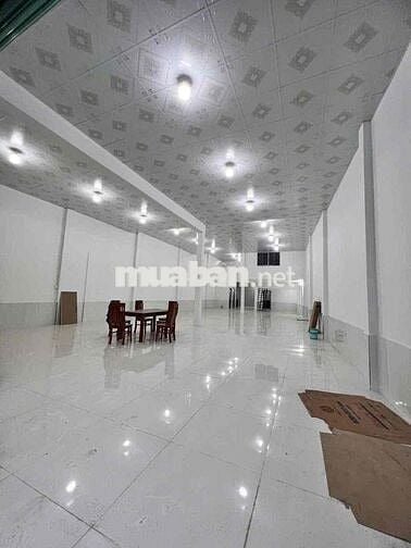 Nhà mặt tiền trệt lửng 10*30 Mới keng tiện kinh doanh