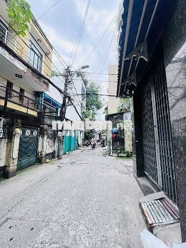 Bán Nhà 3 Tầng Dương Bá Trạc, Quận 8 – Hẻm Thông – DTSD 70m² – Giá Tốt