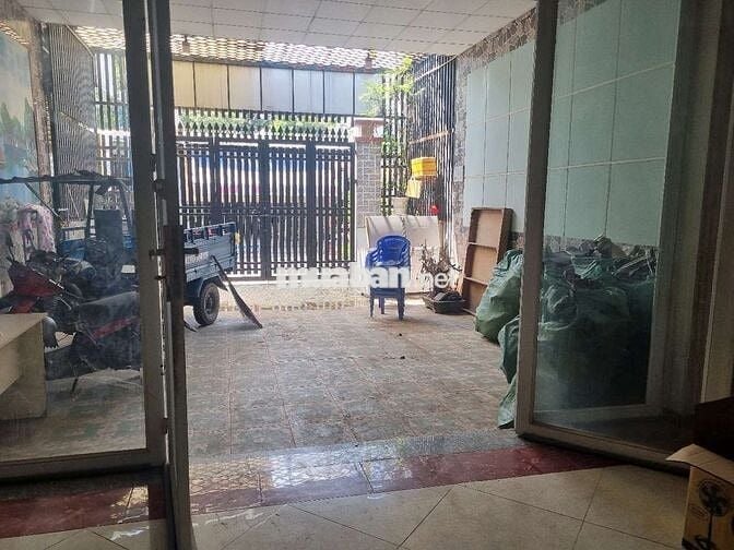 3 năm 200 tr mặt tiền chợ 180m2