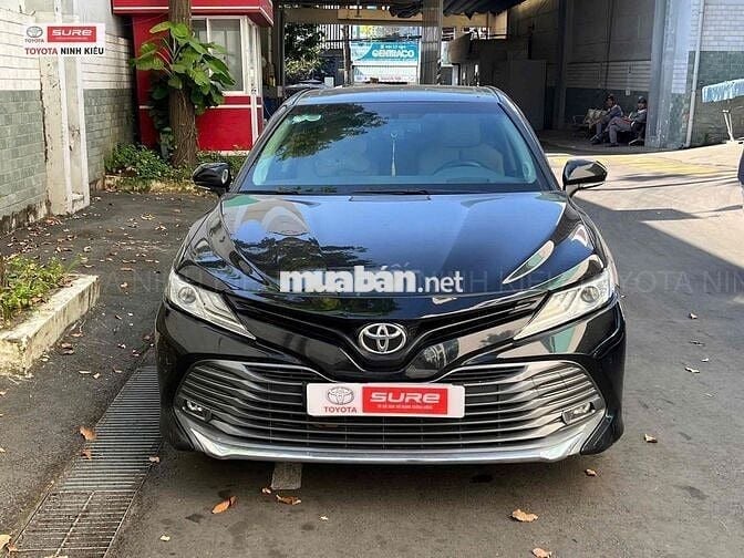 Toyota Camry 2019 2.5Q - 50000km 360tr trả trước