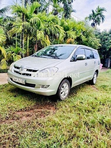 Toyota Innova 2006 G - 250 km