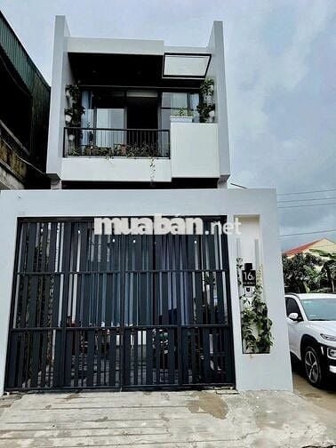 Ngộp - Xuất hiện căn nhà 1 trệt 1 lầu 3PN 2WC cách KDL Bửu Long 7phút