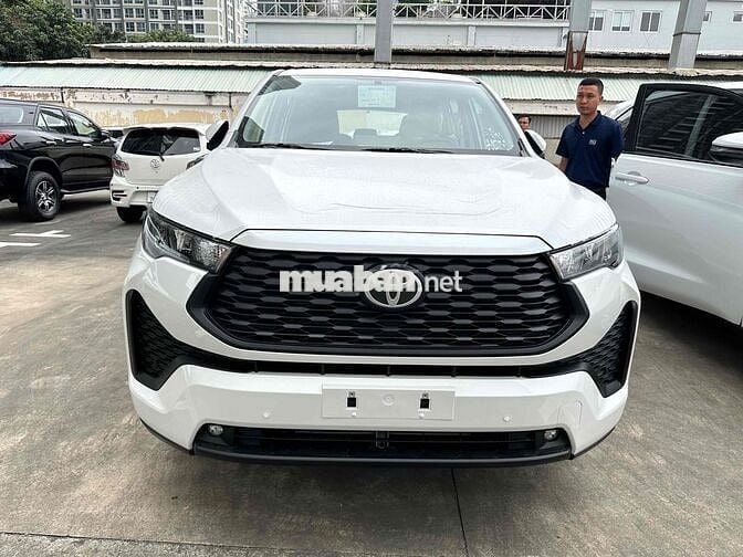 Toyota Innova Cross 2025 Trắng G 730 tr giao ngay