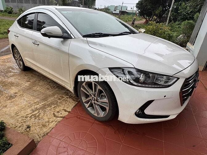 Hyundai Elantra 2018 2.0 AT 82000 km