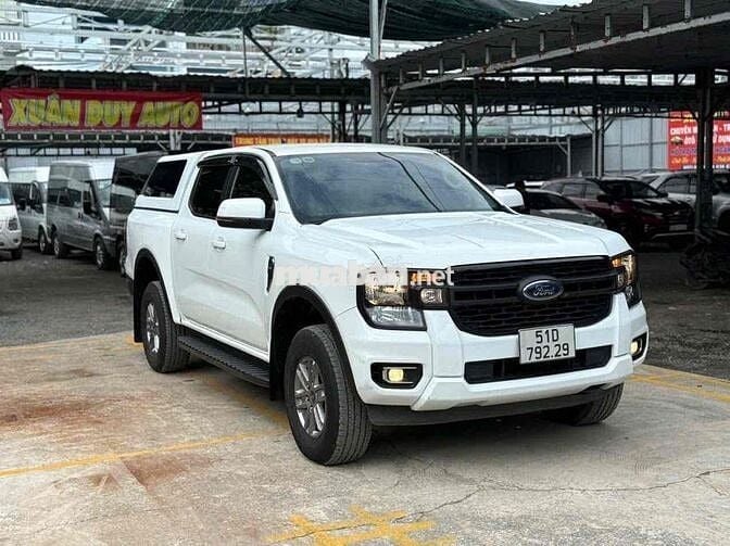 Ford Ranger XLS Trắng 40000 km