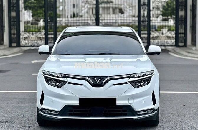 Vinfast VF8 Eco 2022 Trắng Nội Thất Đen