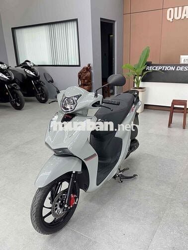 Velia 50cc đời 2025 siêu lướt 1700 km bao hồ sơ