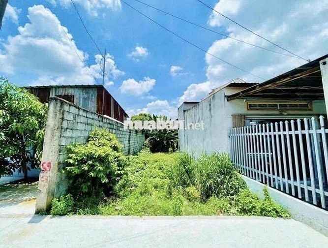 Cần bán nhanh lô đất 152m², nằm ngay mặt tiền đường Nguyễn Phong Sắc