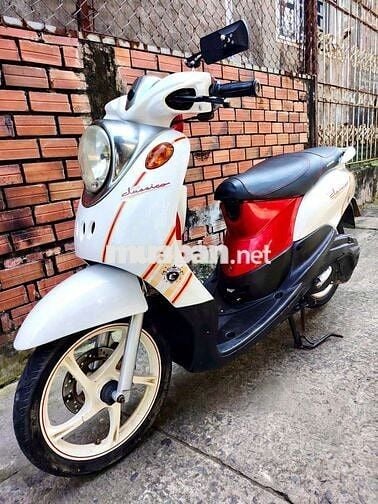 Xe máy Classico Trắng đỏ