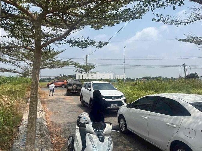 ĐẤT CHÍNH CHỦ cách QL1A 2km 125m2 785tr