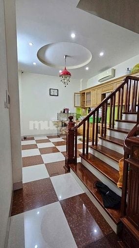 Đỉnh - Nhà phố Trần quốc Hoàn - Cầu giấy - Hà nội 