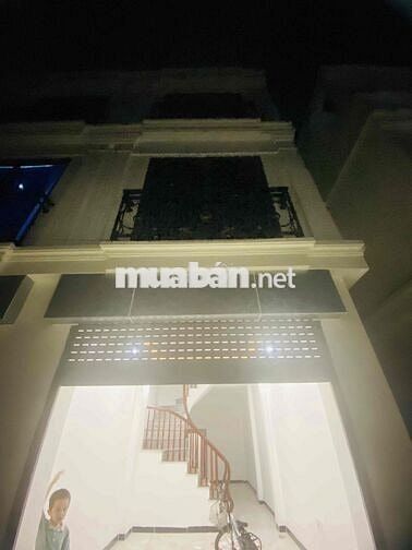 Nhà mới xây, lô góc, 2 mặt thoáng, ô tô đỗ cửa, 3PN phù hợp GĐ.