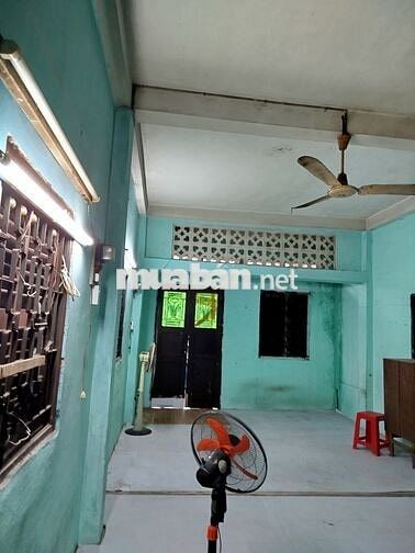 Phòng lâu 1 ,30m2 ,có sân trước 12 m2 toilet riêng , Phòng lầu 2 14m2