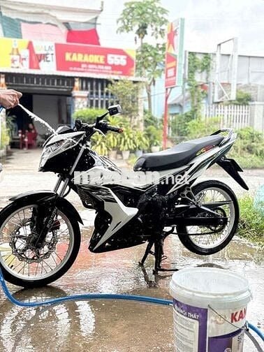 Xe máy Honda Sonic màu đen trắng