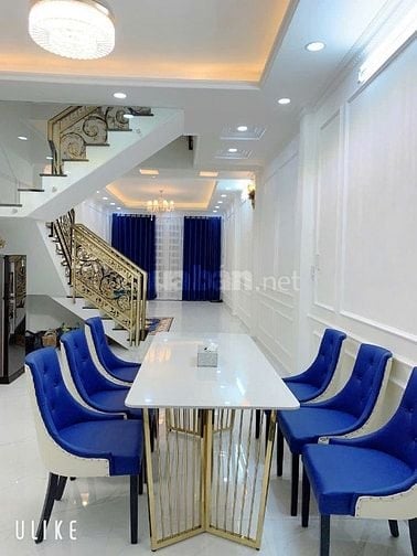 Nhà MT Nguyễn Lộ Trạch 4x22m nhà đẹp gần Chợ, Nhà thờ + khu dân trí 